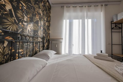 Bed, Bedroom, air conditioner