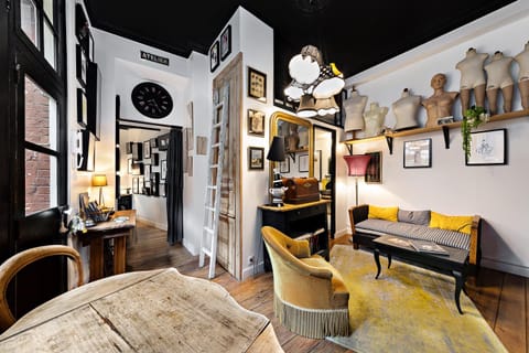 Living room, Seating area