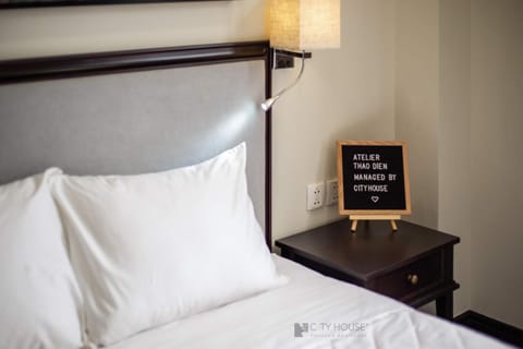 Bed, Logo/Certificate/Sign, Bedroom