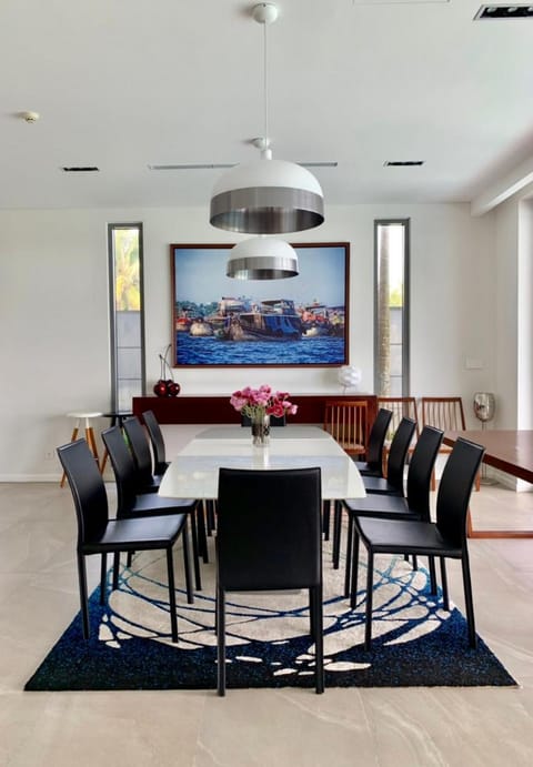 Luxury Villa 5* - Ocean Front - IDCWH Chalet in Hoa Hai