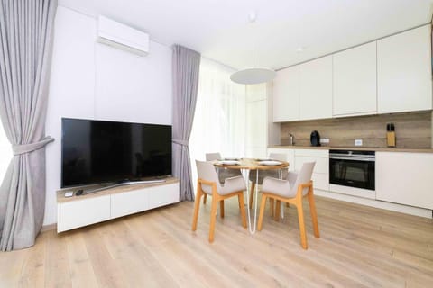 TV and multimedia, Kitchen or kitchenette, Dining area