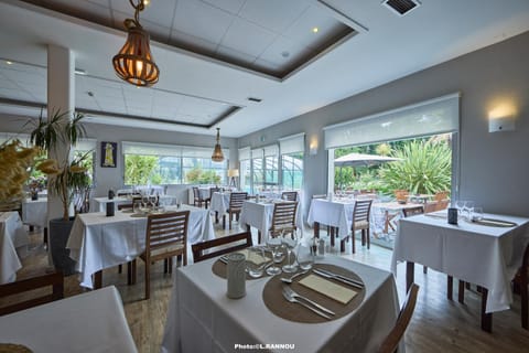 Property building, Restaurant/places to eat