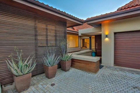 Zimbali 4 Bedroom with pool ZHB1 Chalet in Dolphin Coast