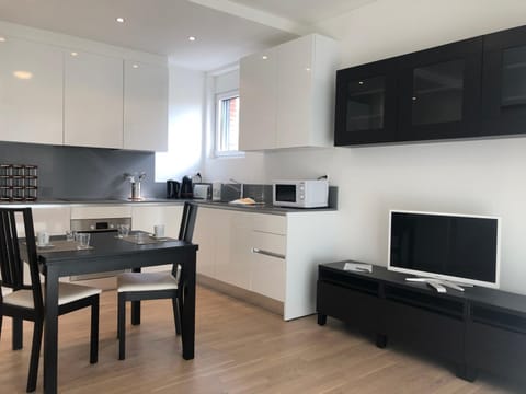 TV and multimedia, Kitchen or kitchenette, Seating area, Dining area