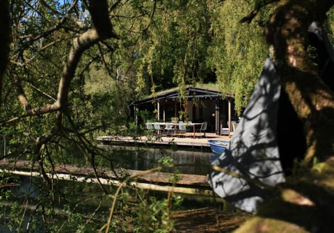 The Lakehouse House in England