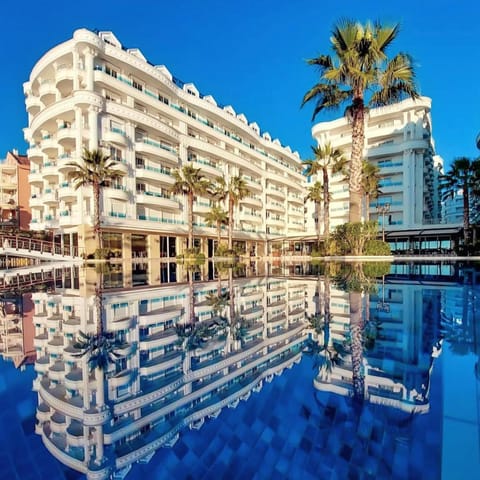 Property building, Day, Pool view, Swimming pool, sunbed