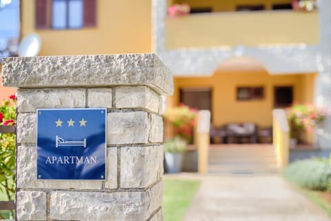 Facade/entrance, Garden