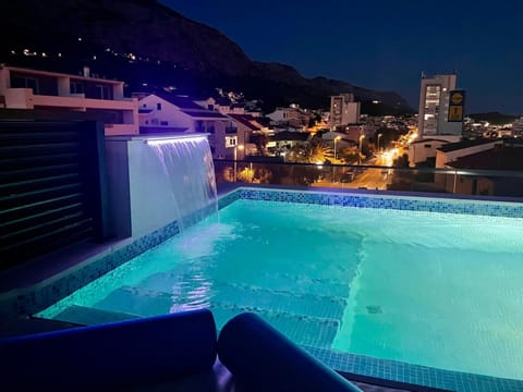 Skypool Suite 77 with private pool Apartment in Makarska