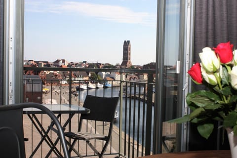 Balcony/Terrace, City view, Landmark view, River view, River view