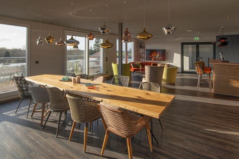 Restaurant/places to eat, Balcony/Terrace, Lobby or reception, Lounge or bar, Dining area