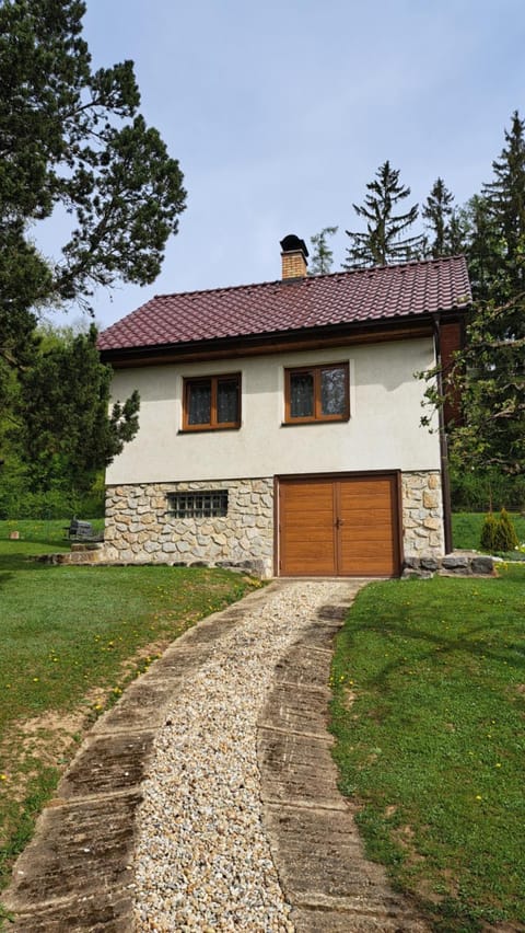 Chata v Moravském krasu House in South Moravian Region