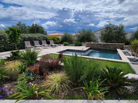 Garden, View (from property/room), Swimming pool