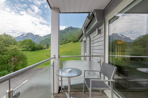 Balcony/Terrace, Mountain view