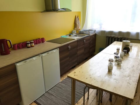 Coffee/tea facilities, Kitchen or kitchenette, Communal kitchen