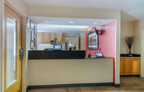 Extended Stay America Select Suites - Atlanta - Perimeter - Peachtree Dunwoody Hotel in Sandy Springs