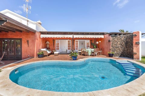 Property building, Patio, Day, Garden, Balcony/Terrace, Garden view, Pool view, Swimming pool, sunbed