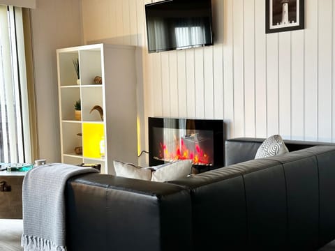 Lodge Cabin with Fabulous Views - Farm Holiday Cabin in England