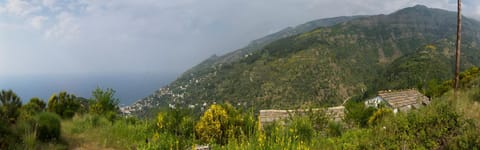 Ikarian Centre - Accommodation & mountain hiking House in Icaria