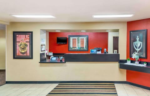 Extended Stay America Select Suites - Tampa - North - USF - Attractions Hotel in Temple Terrace