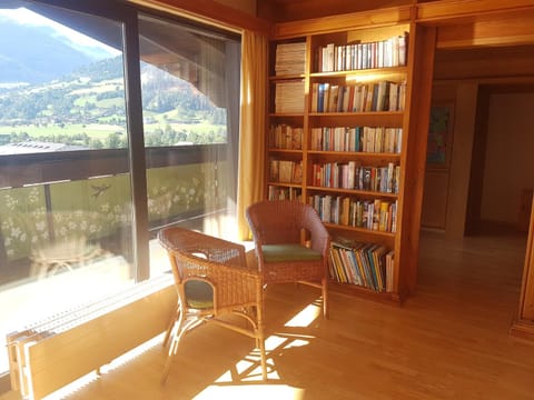 Library, Seating area