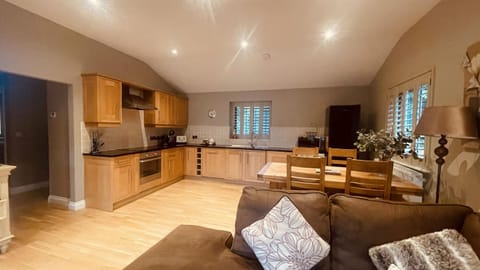 Kingfisher Lodge, South View Lodges, Exeter House in Teignbridge