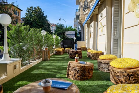 Patio, Facade/entrance, Garden, Lounge or bar, City view, Alcoholic drinks, Non alcoholic drinks