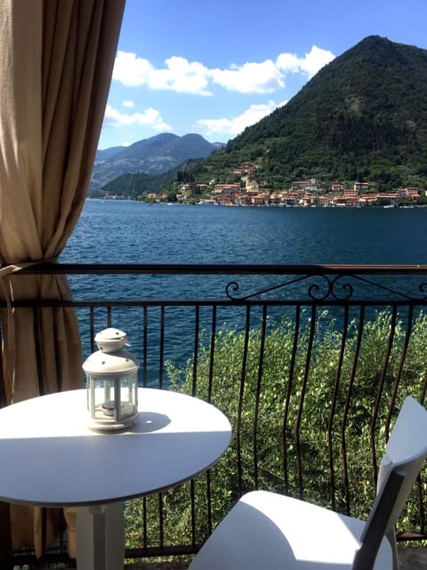 Balcony/Terrace, Lake view