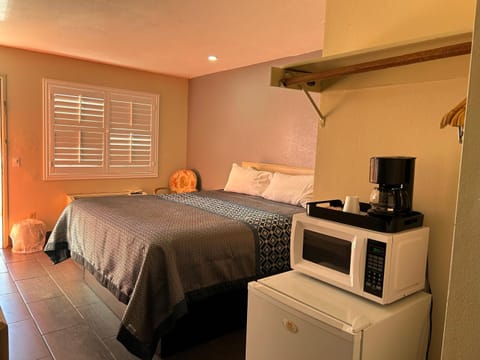 California Inn Hotel and Suites Adelanto US 395 Hotel in Victorville