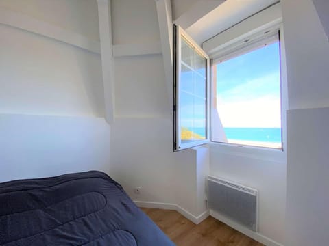 Appartement rénové au Château de Trestraou avec parking, proche plage et commerces - FR-1-368-163 Apartment in Perros-Guirec