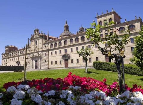 Garden, Landmark view