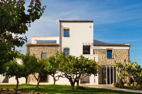 Property building, Garden, View (from property/room), Landmark view, Inner courtyard view