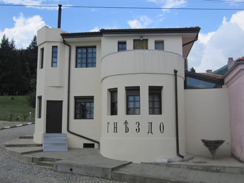 Property building, Facade/entrance, Decorative detail