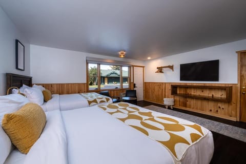 Town House Lodge Albergue natural in Lake Placid