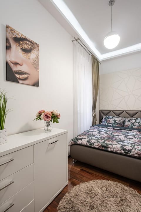 Centrum Opera Luxury apartment with free garage Condo in Budapest
