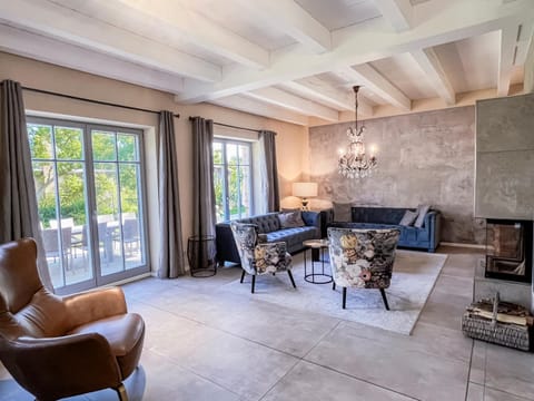 Balcony/Terrace, Seating area, fireplace