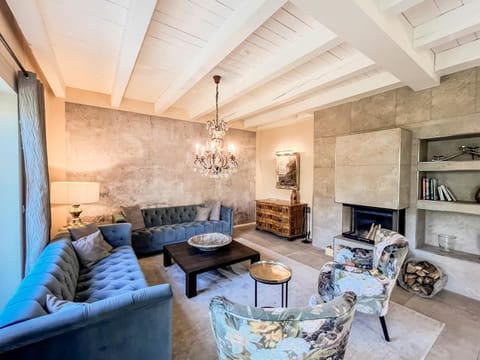 Living room, Seating area, fireplace