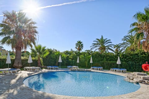 Spring, Day, Natural landscape, Garden, Garden view, Pool view, Swimming pool, sunbed