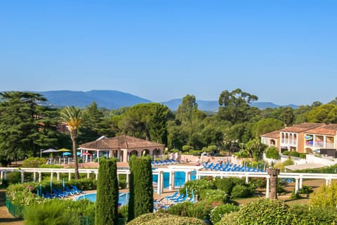 Property building, Nearby landmark, Spring, Day, Neighbourhood, Natural landscape, Garden, Garden view, Mountain view, Pool view, Swimming pool, sunbed