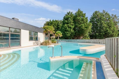 Day, Summer, Pool view, Swimming pool, sunbed