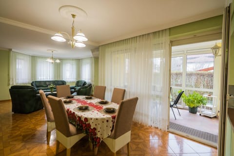 Korponyi Villa Appartamento in Siófok