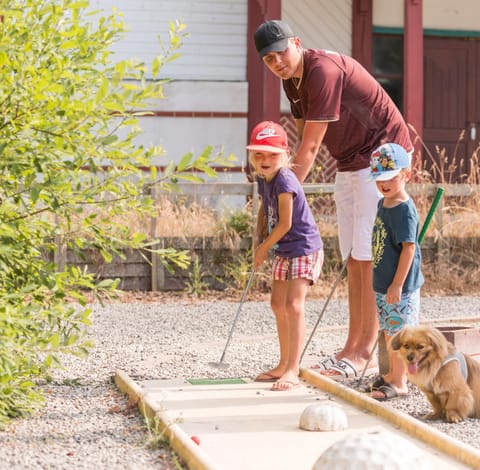 Day, People, Garden, Minigolf, Pets, Garden view, children, group of guests, Family