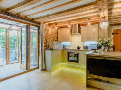 16th Century Cartlodge with private hot tub House in St Edmundsbury District