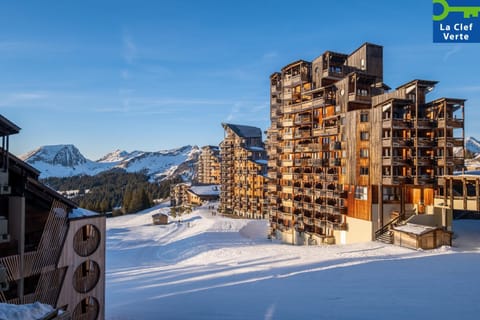 Property building, Facade/entrance, Day, Winter