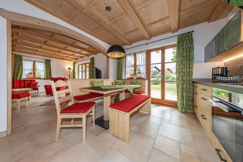 Restaurant/places to eat, Dining area