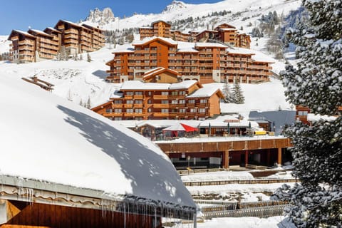 Property building, Nearby landmark, Day, Natural landscape, Winter, Mountain view