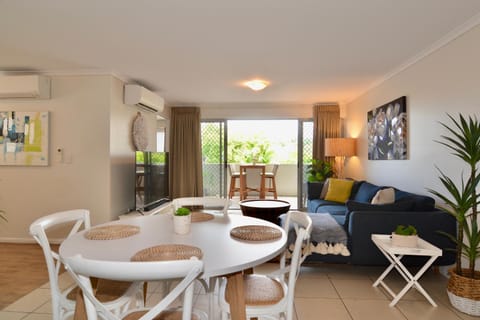 City Stadium Apartment on the riverfront Condo in Townsville