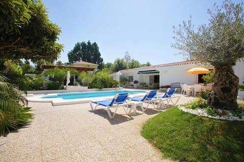 Exclusive villa Las Palmeras Puerto Banus with heated private swimming pool, Marbella, Spain Villa in Marbella