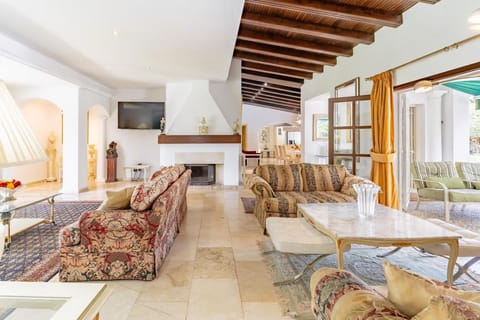 Communal lounge/ TV room