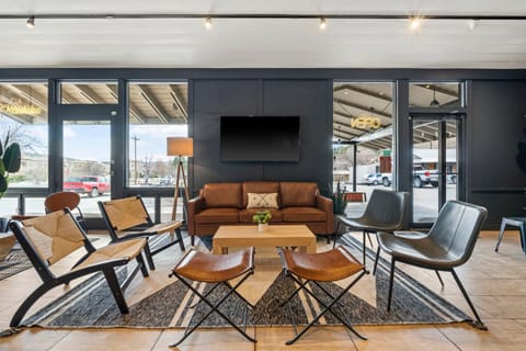 Communal lounge/ TV room, TV and multimedia, Lobby or reception, Seating area