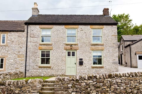 Property building, Quiet street view